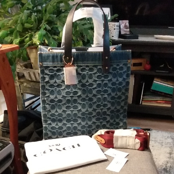 NWT Coach Denim Signature Field Tote - Picture 1 of 16